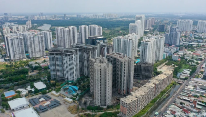 Cảnh trái ngang giữa chung cư và đất nền